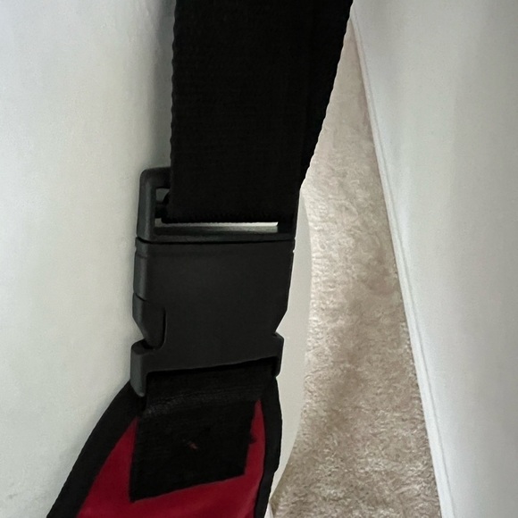 AMERICAN UNI: NEW Red Messenger Bag With Compartments and Key Ring purse. Size M - Picture 12 of 13